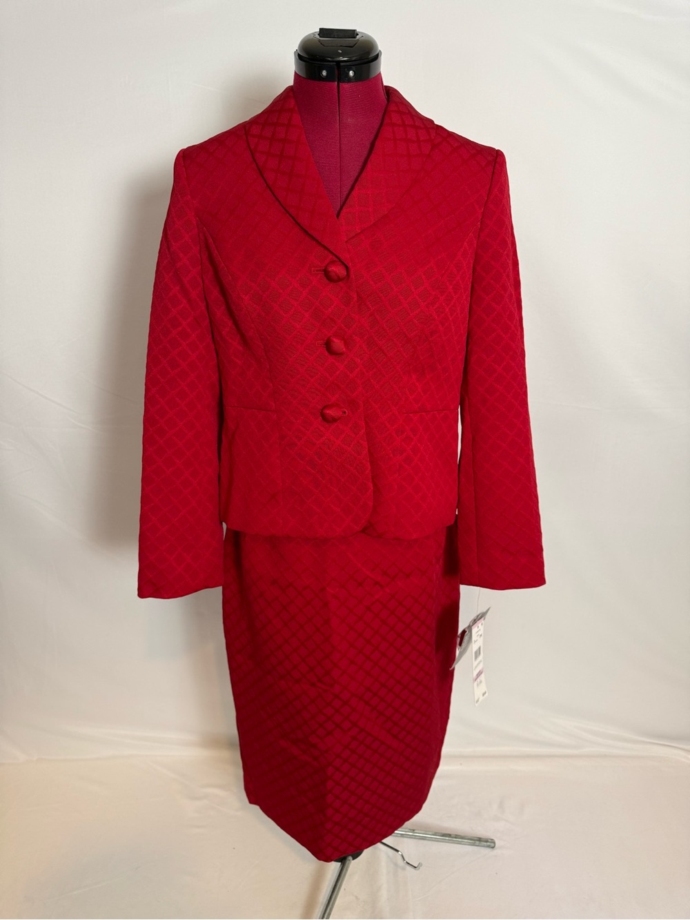 NWT Le Suit Skirt Suit Size 6/6P Red Textured 2-Piece Set Blazer & Skirt